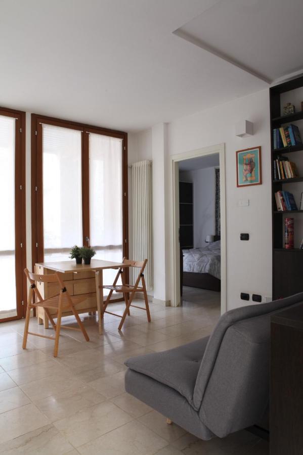 Terrace Apartment Close To Metro Station ميلان المظهر الخارجي الصورة